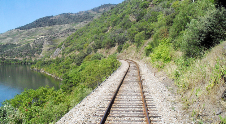 Beneficiação da Superestrutura de Via no Troço Pinhão - Tua