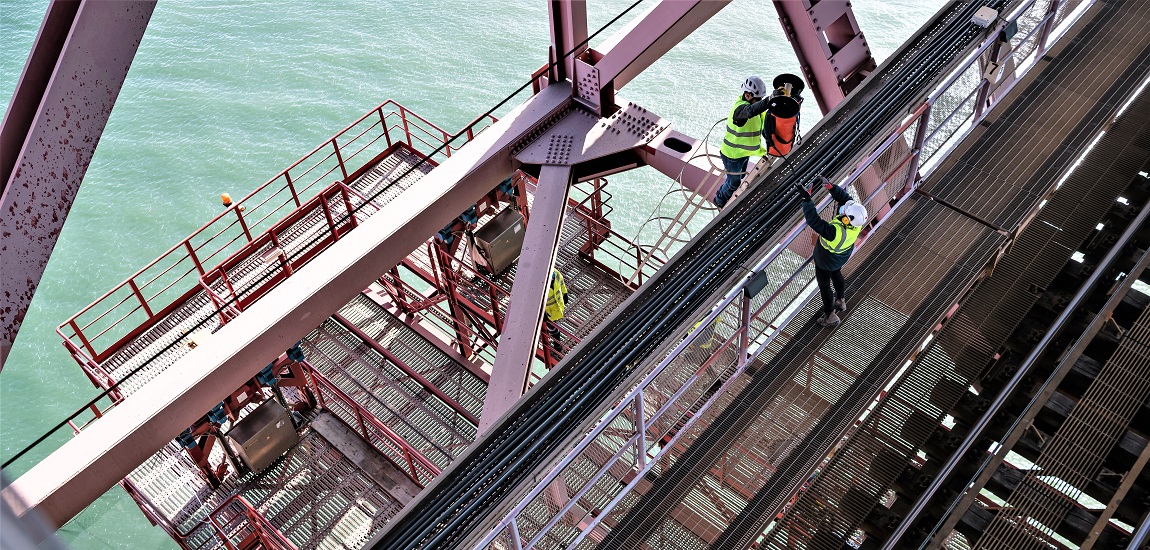 Ponte 25 de abril - obra de arte