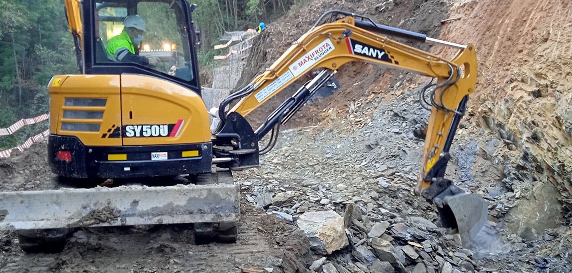 Empreitada de Estabilização de Talude na Linha do Douro - Escavação Gabiões