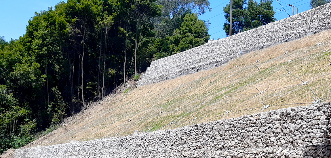 Empreitada de Estabilização de Talude na Linha do Douro 