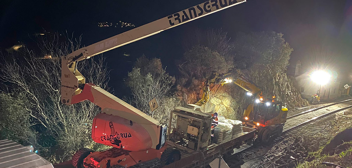 Intervenção noturna nos taludes da Linha do Douro