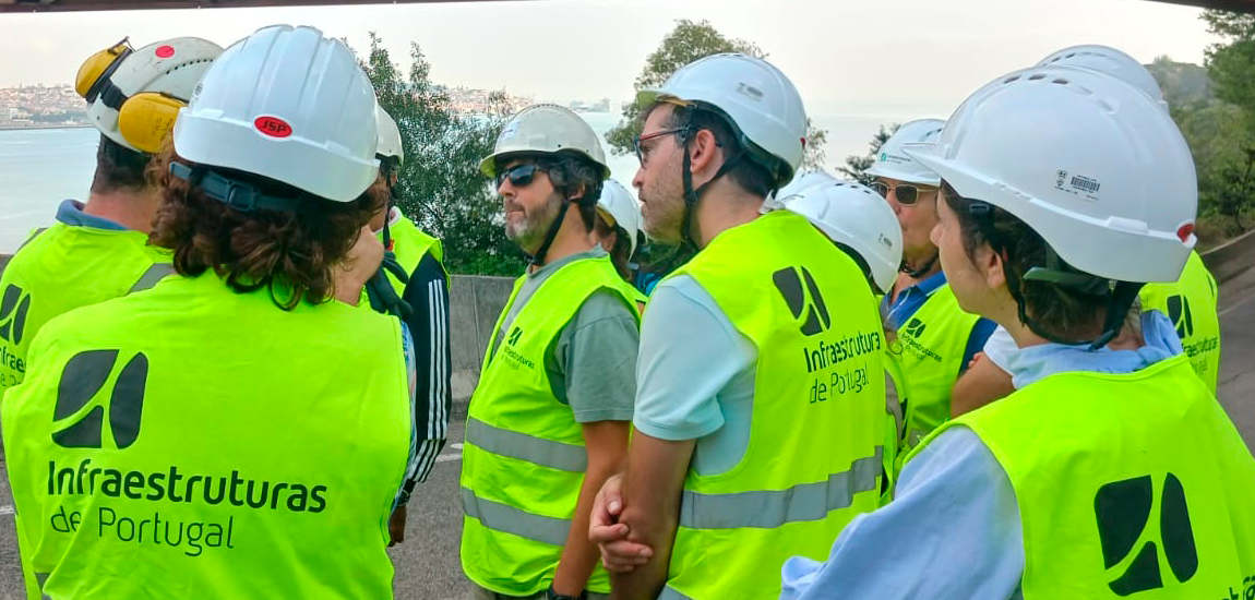 Grupo do Ciência Viva visita Ponte 25 de Abril