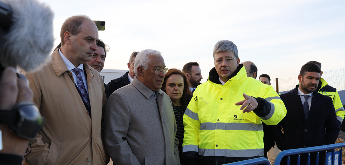 Fotografia 1 - Visita do PM à EN44 em Pampilhosa da Serra