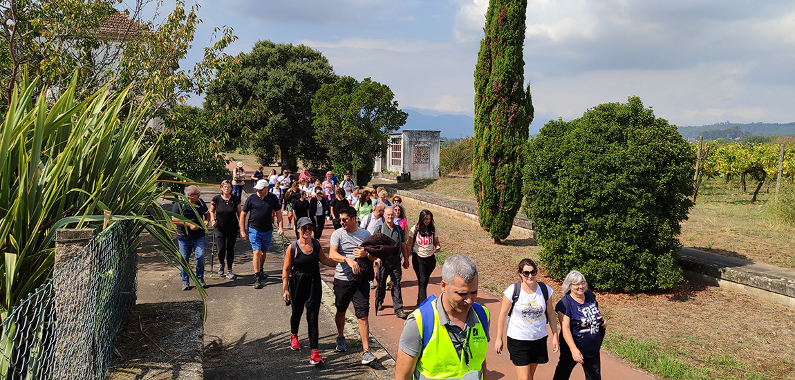 Fotografia do grupo que fez uma visita e caminhada ao Ramal de Monção