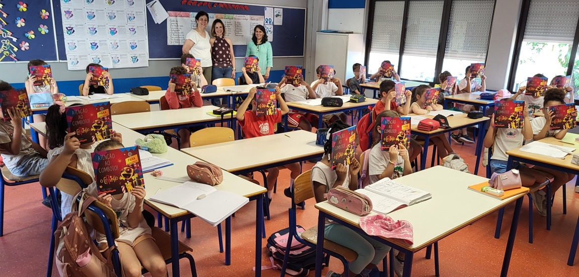 Leitura do Corvinho a crianças na Escola em Corroios